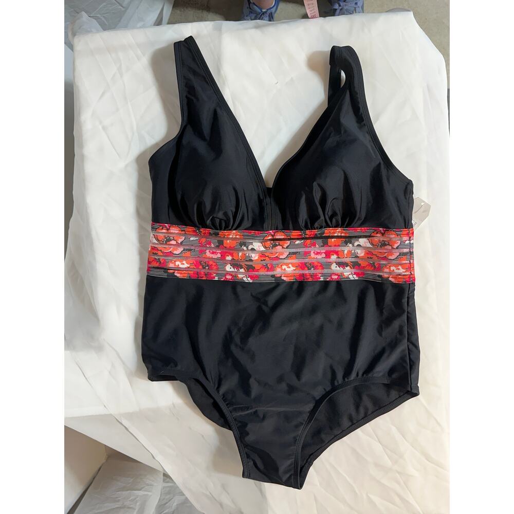 Womens One Piece Swimsuit NEW 1xl 16W 18W Black with cinched waist pretty NWT